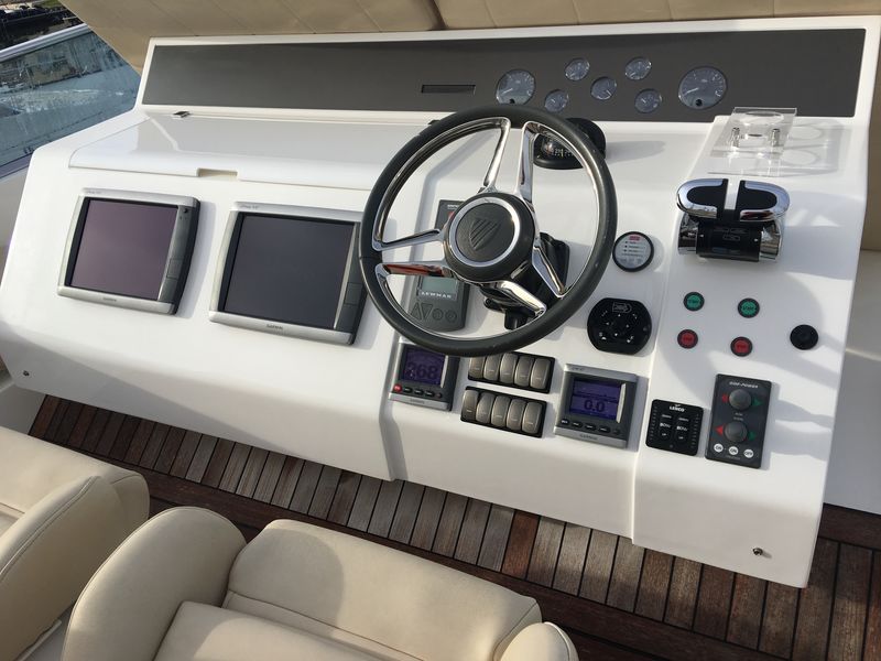 Fairline Squadron 65 | Интерьер 17