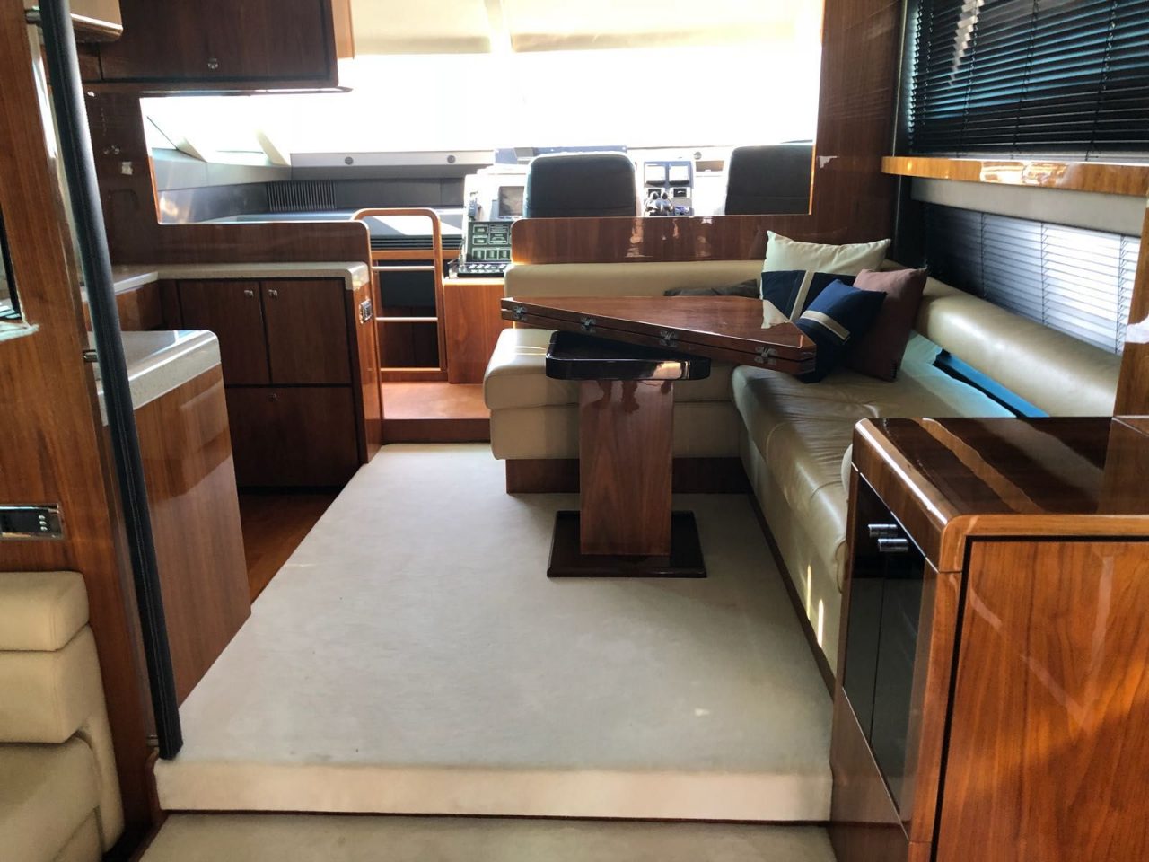 Fairline Squadron 55 | Интерьер 13