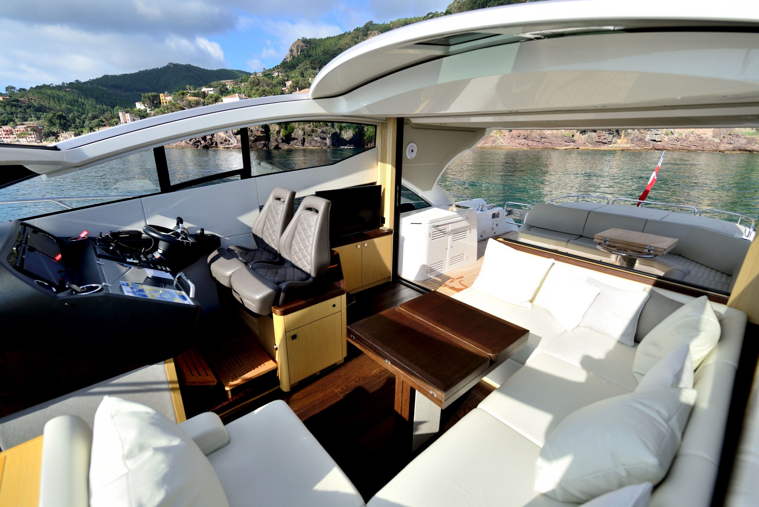 Sunseeker Predator 57 | Интерьер 3