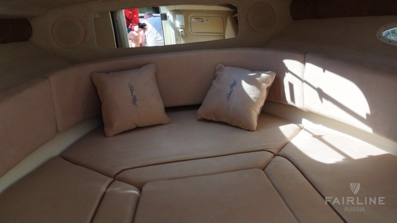 Sea Ray 235 Weekender | Интерьер 5