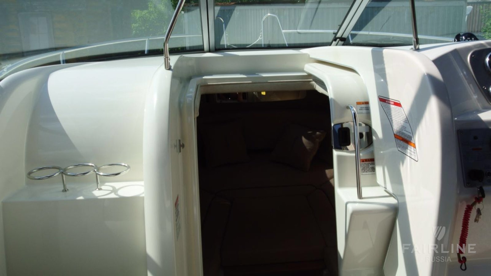 Sea Ray 235 Weekender | Интерьер 4