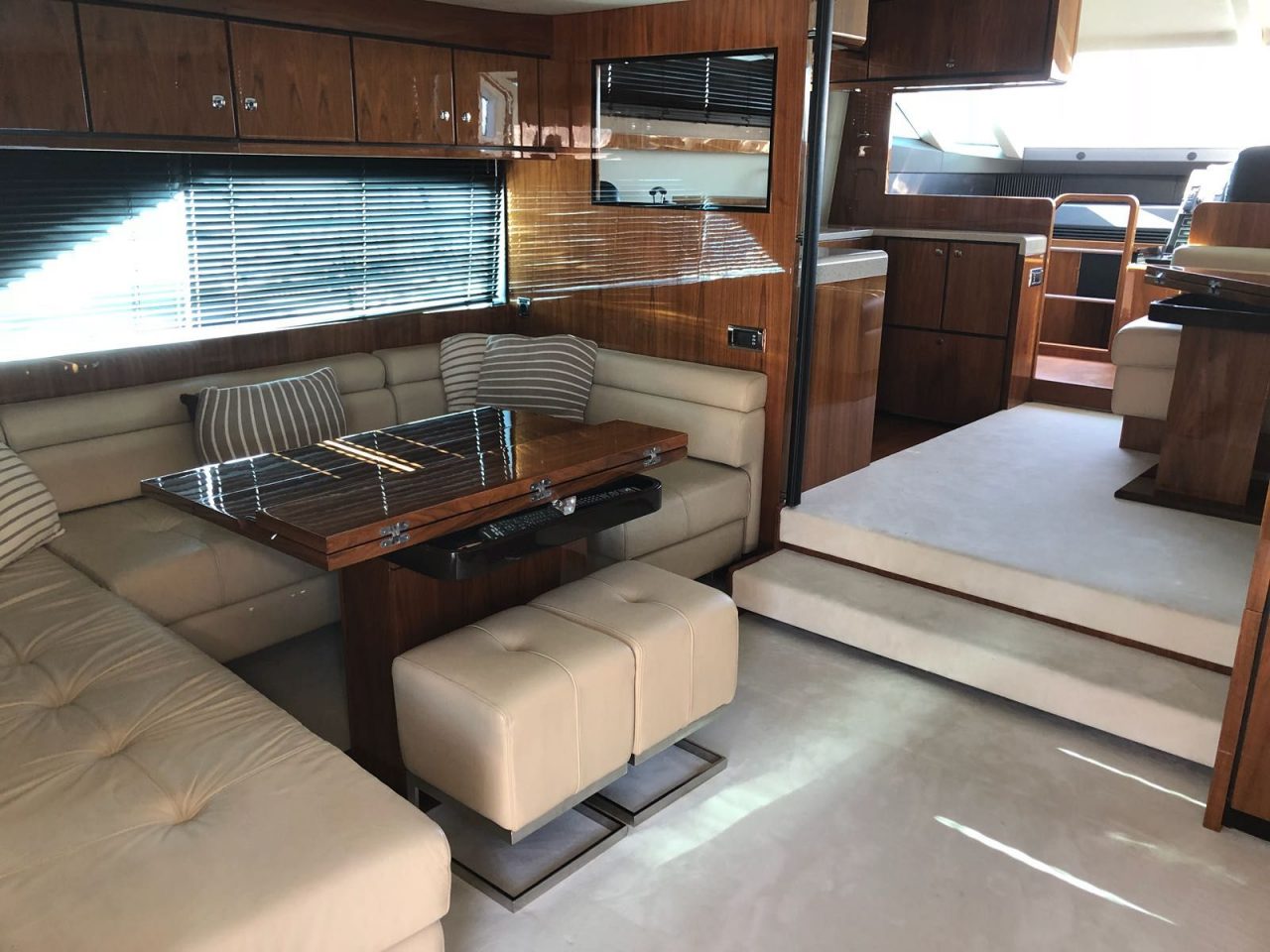 Fairline Squadron 55 | Интерьер 3