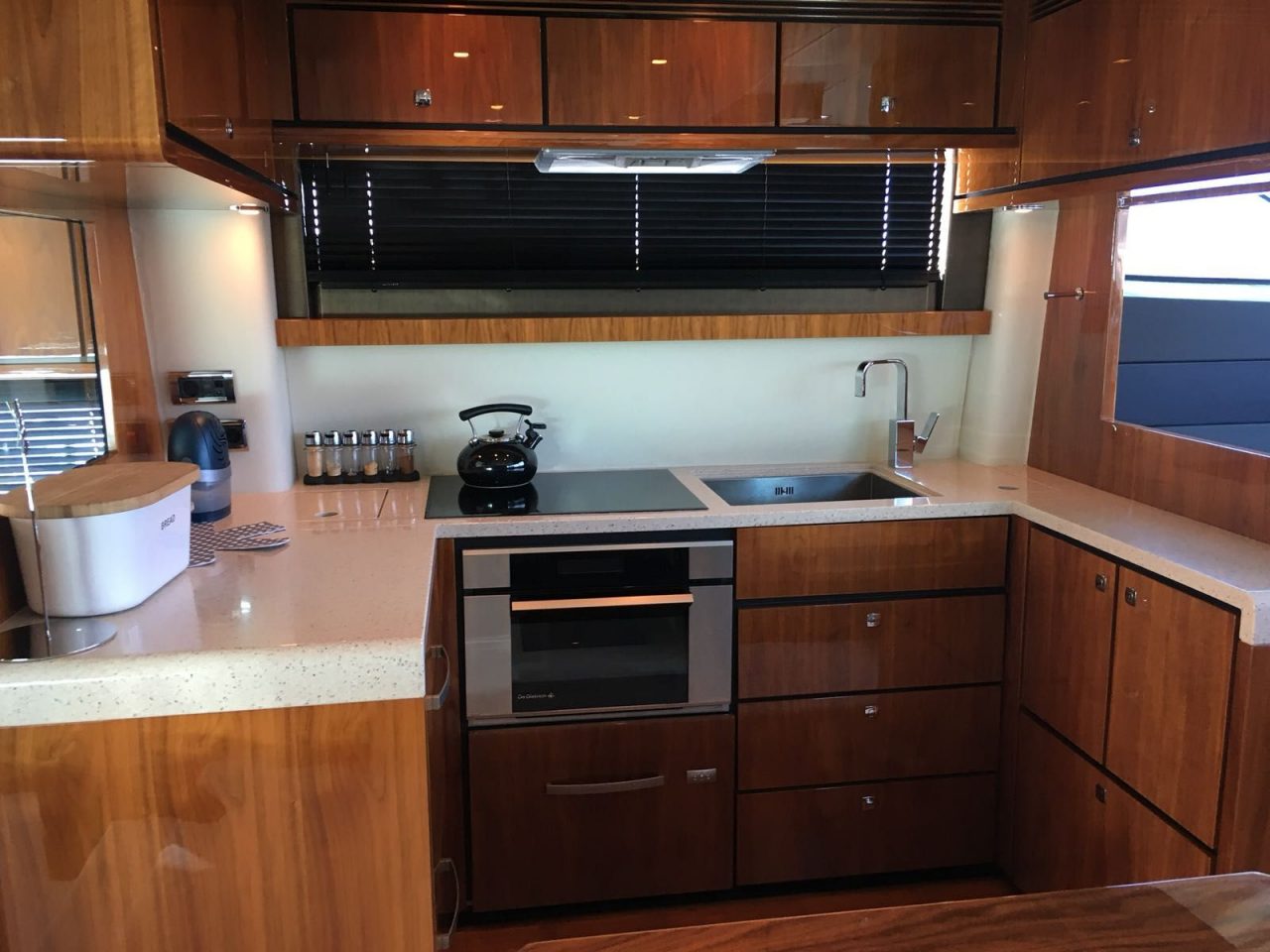 Fairline Squadron 55 | Интерьер 11