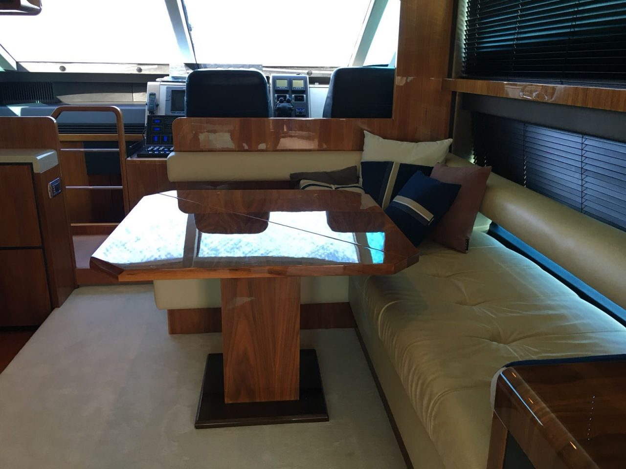 Fairline Squadron 55 | Интерьер 9