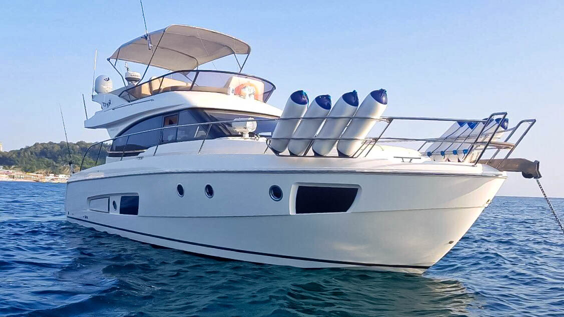 Bavaria Virtess 420 | Экстерьер 5