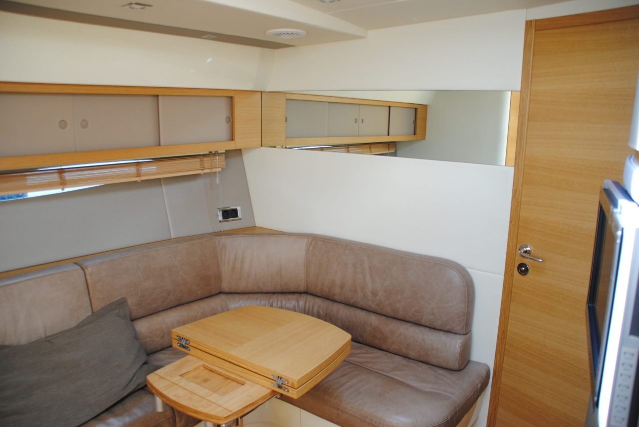 Fairline Targa 44 GT | Интерьер 21