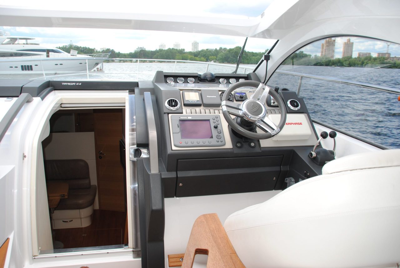 Fairline Targa 44 GT | Интерьер 10