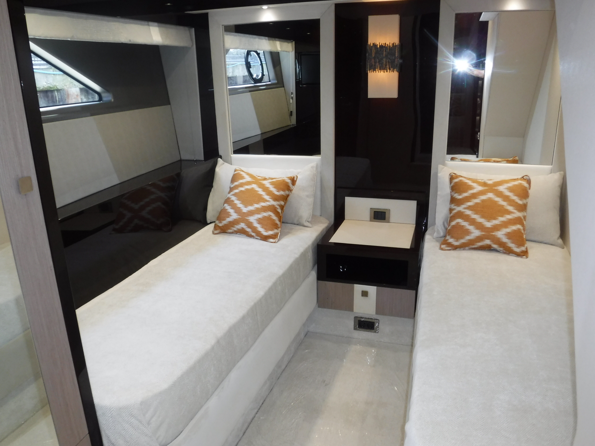 Sunseeker Manhattan 66 | Интерьер 18