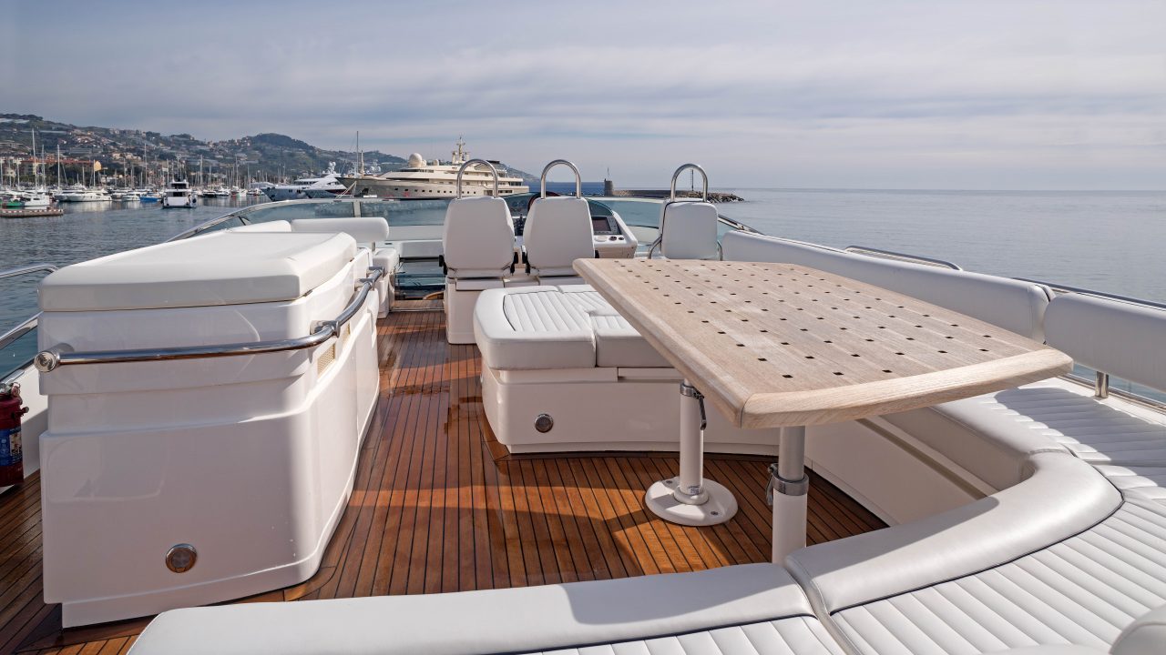 Fairline Squadron 74 | Экстерьер 10