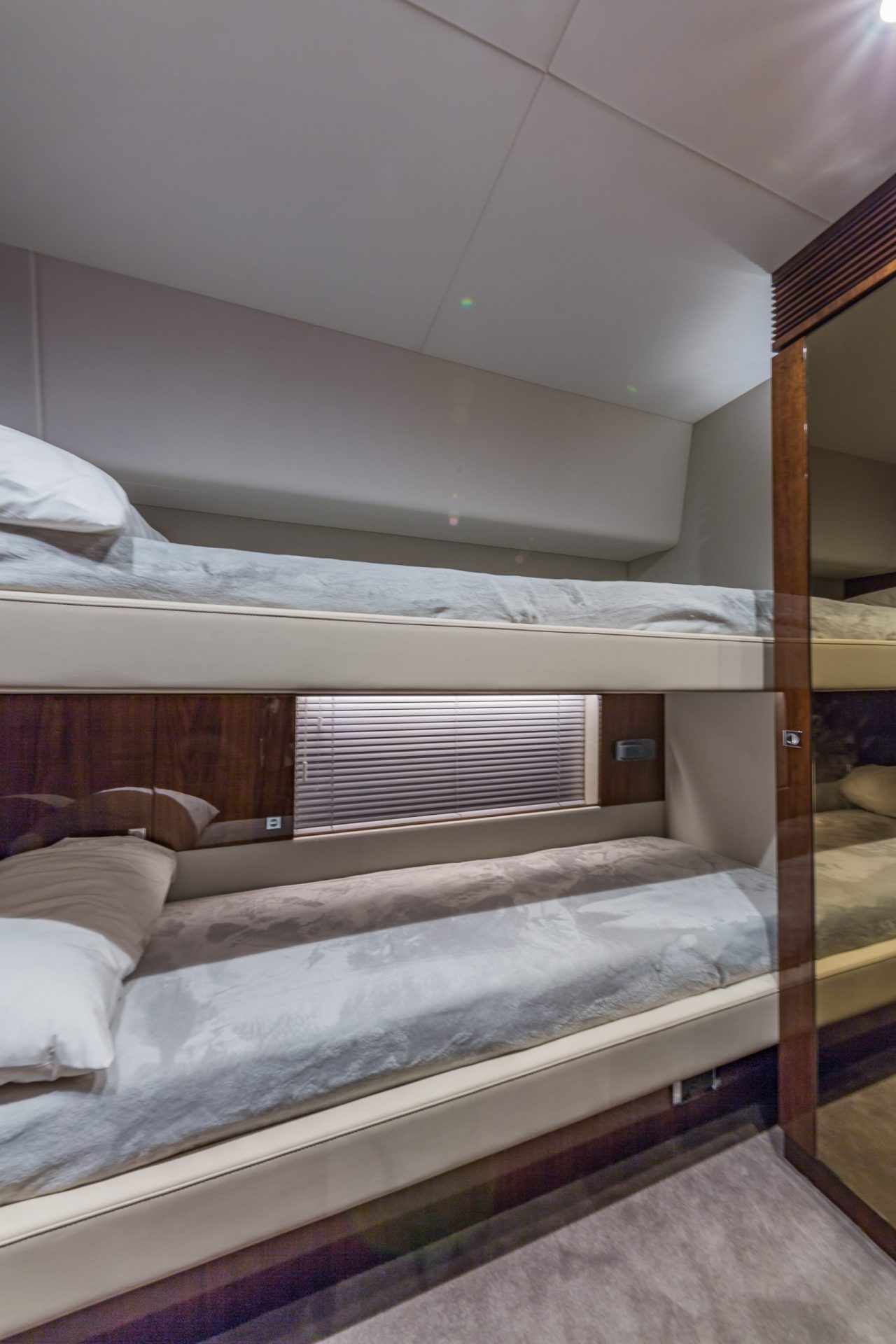 Fairline Targa 48 GT | Интерьер 9