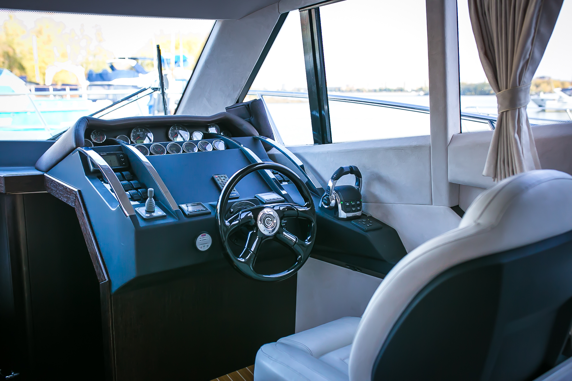 Galeon 340 | Интерьер 2