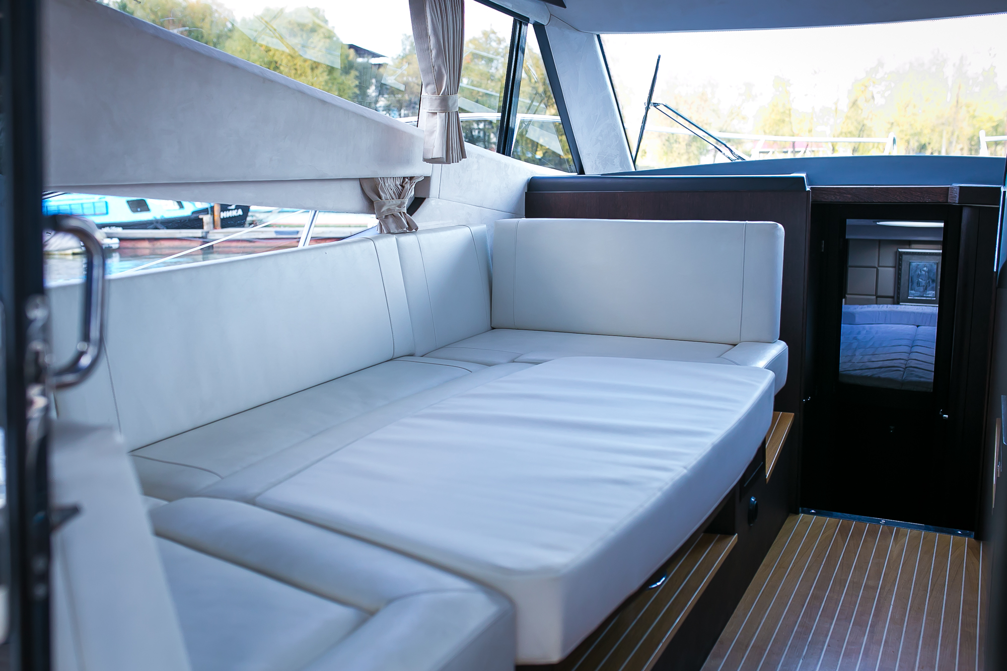 Galeon 340 | Интерьер 1