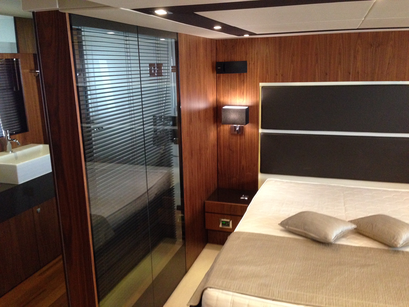 Fairline Squadron 65 | Интерьер 41