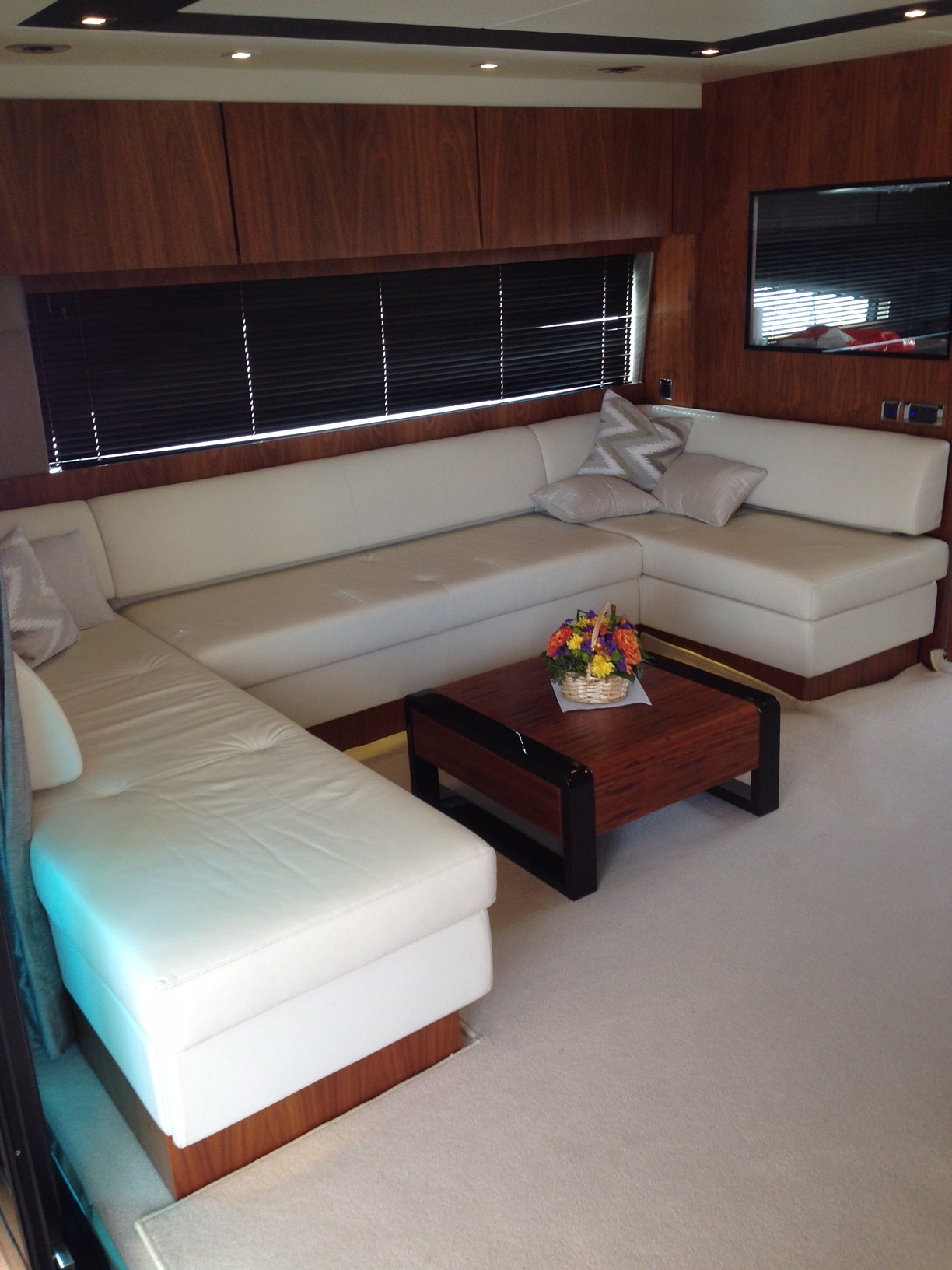 Fairline Squadron 65 | Интерьер 23