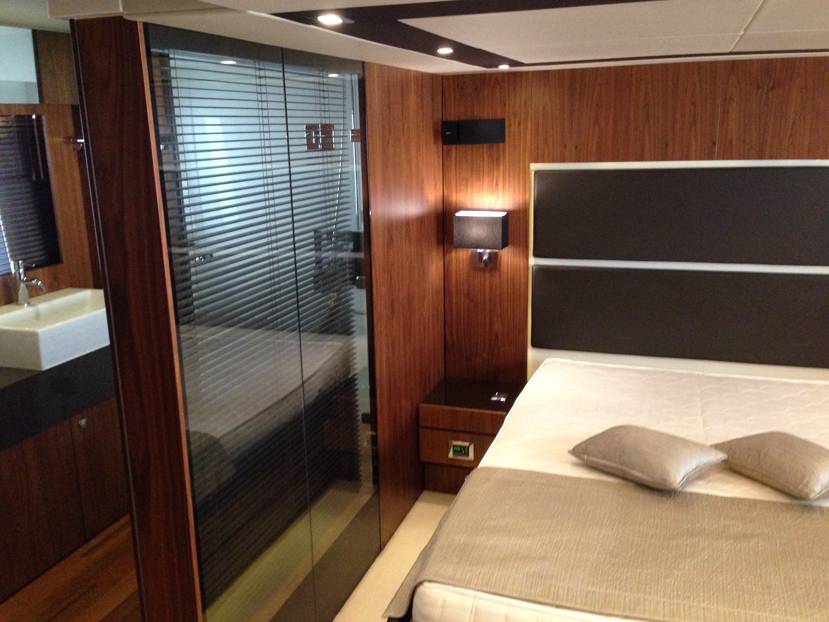 Fairline Squadron 65 | Интерьер 42