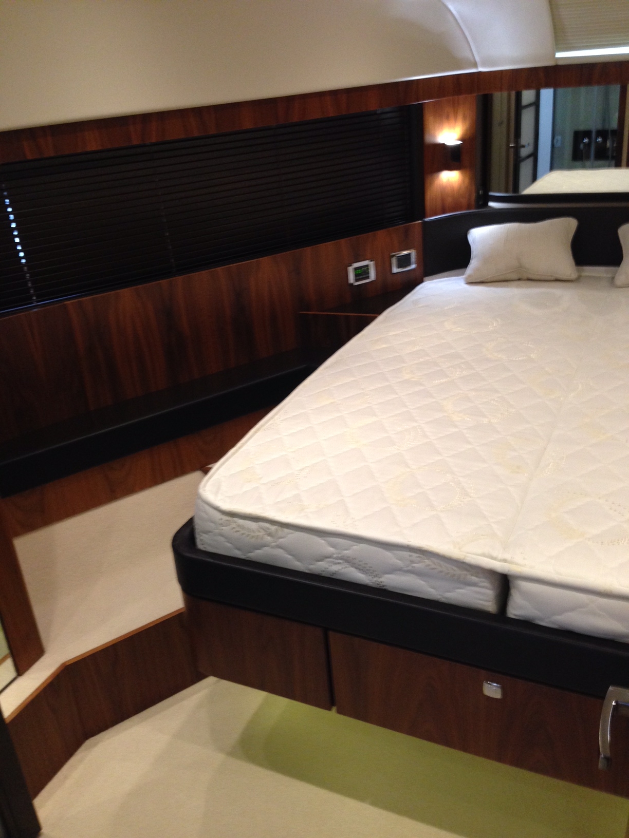 Fairline Squadron 65 | Интерьер 44