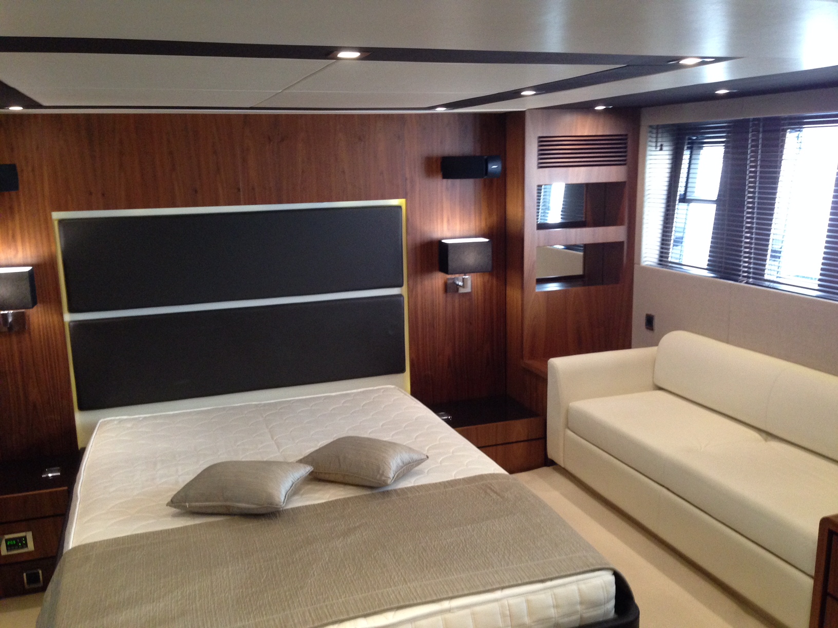 Fairline Squadron 65 | Интерьер 40
