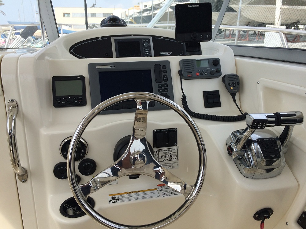 Boston Whaler 255 CQ | Интерьер 4