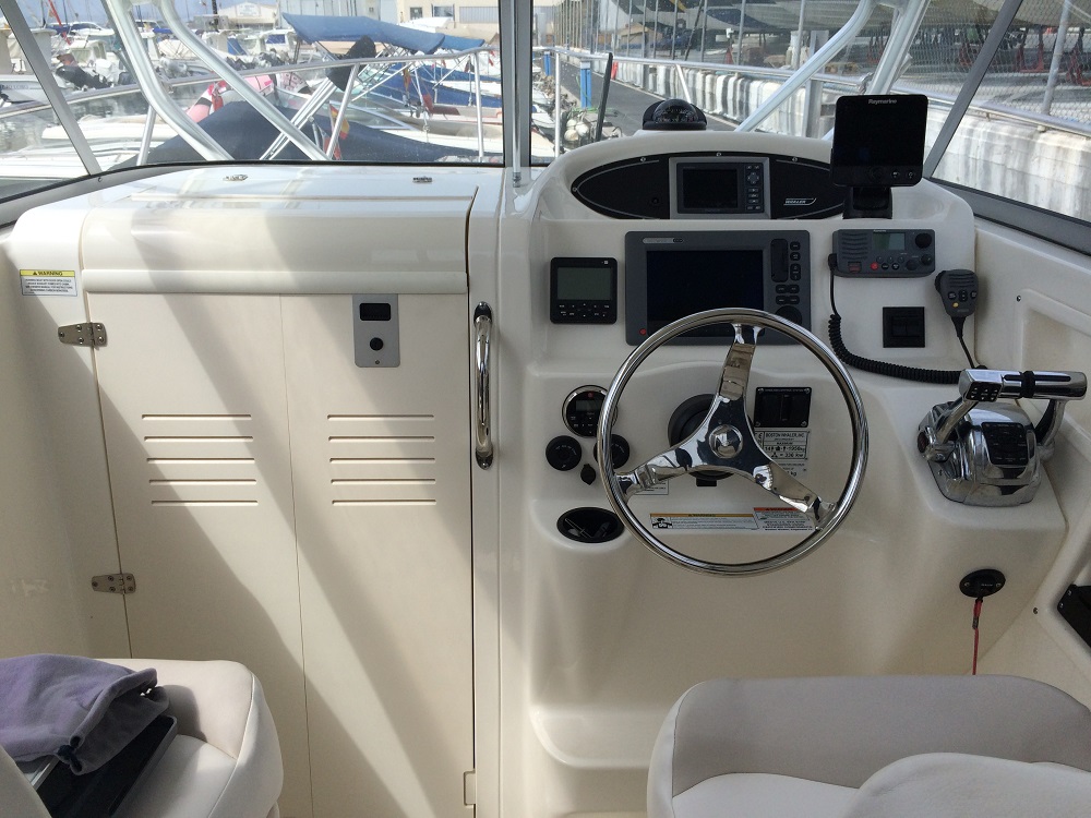 Boston Whaler 255 CQ | Интерьер 5