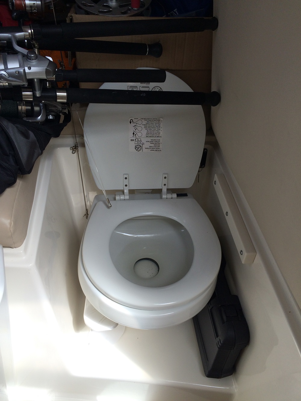 Boston Whaler 255 CQ | Интерьер 6