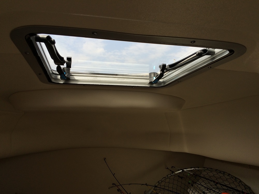 Boston Whaler 255 CQ | Интерьер 8