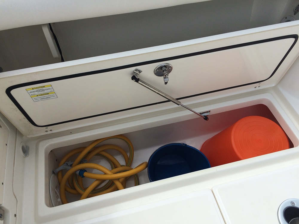 Boston Whaler 255 CQ | Интерьер 10