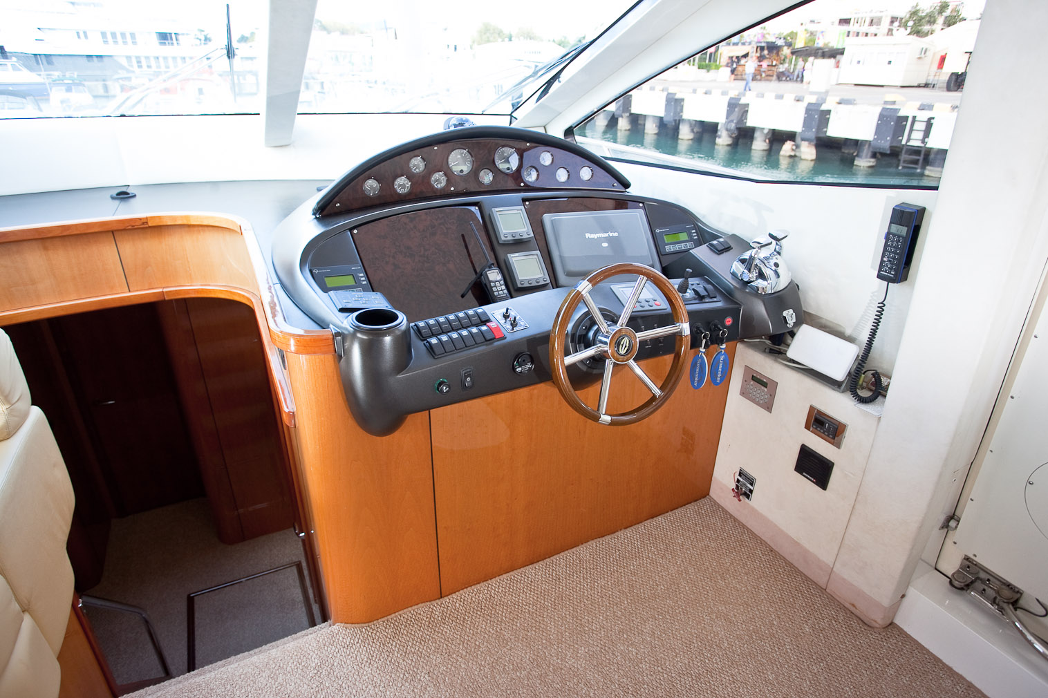 Sunseeker Manhattan 66 | Интерьер 23