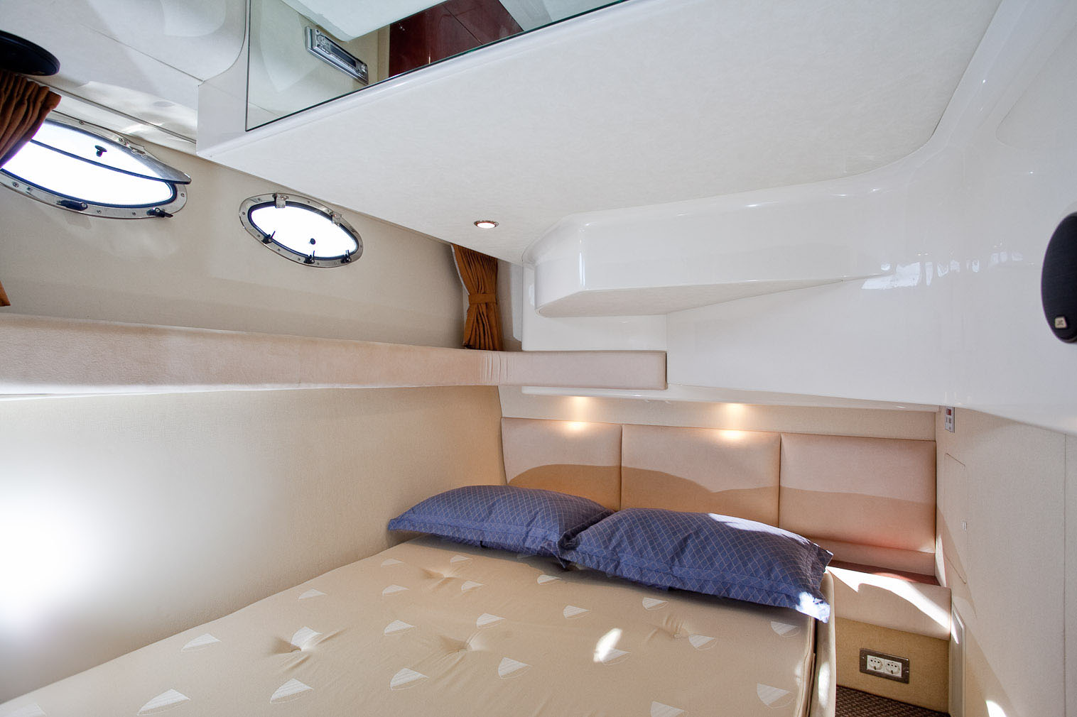 Fairline Phantom 46 | Интерьер 38