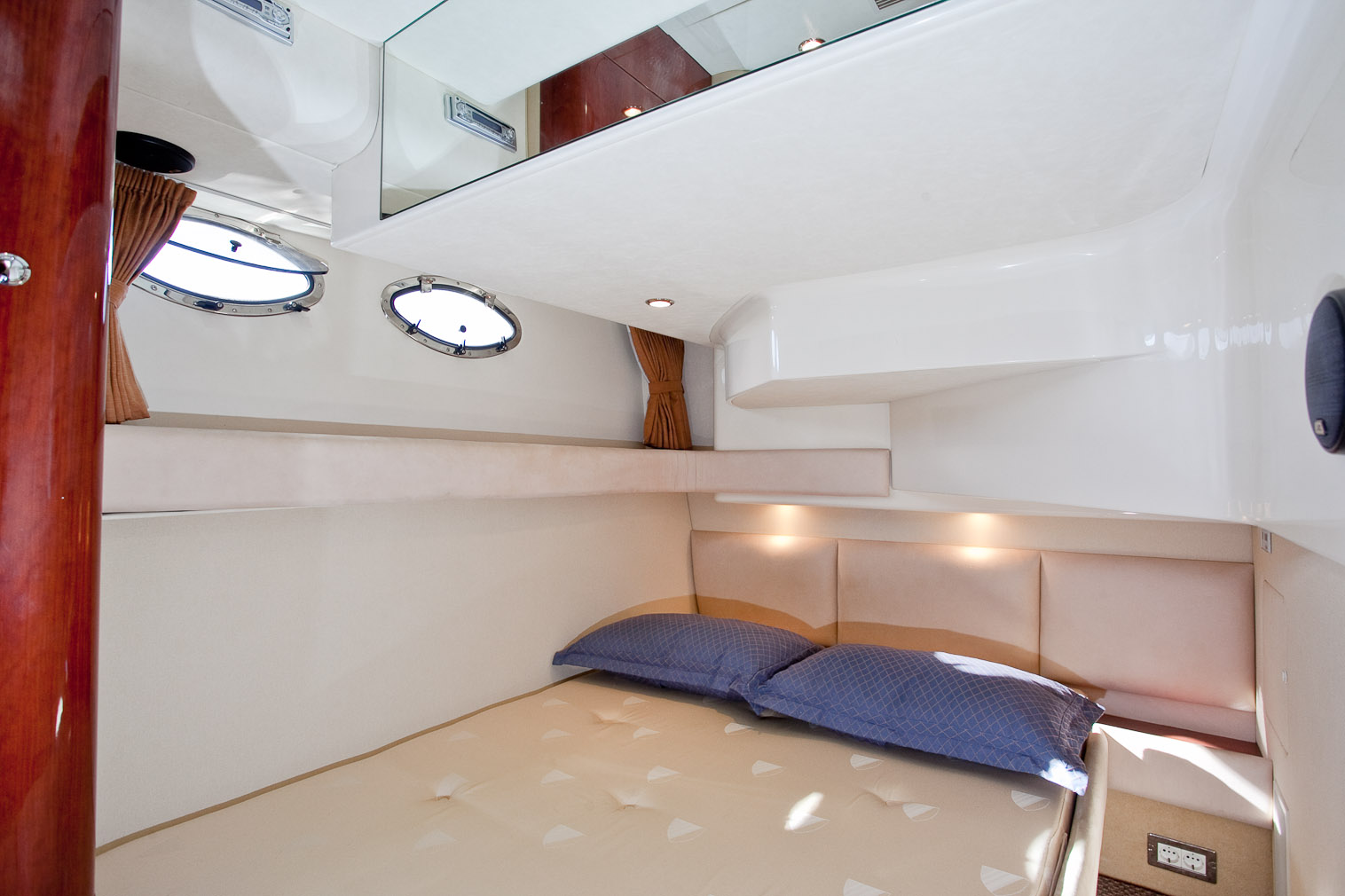 Fairline Phantom 46 | Интерьер 39