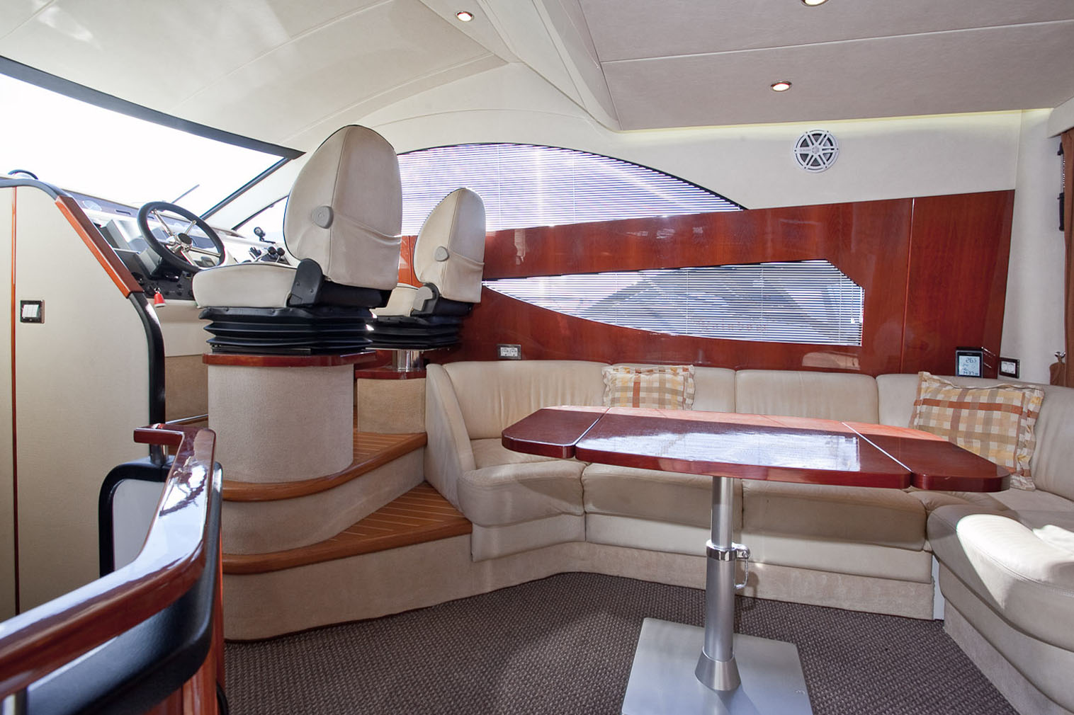 Fairline Phantom 46 | Интерьер 21