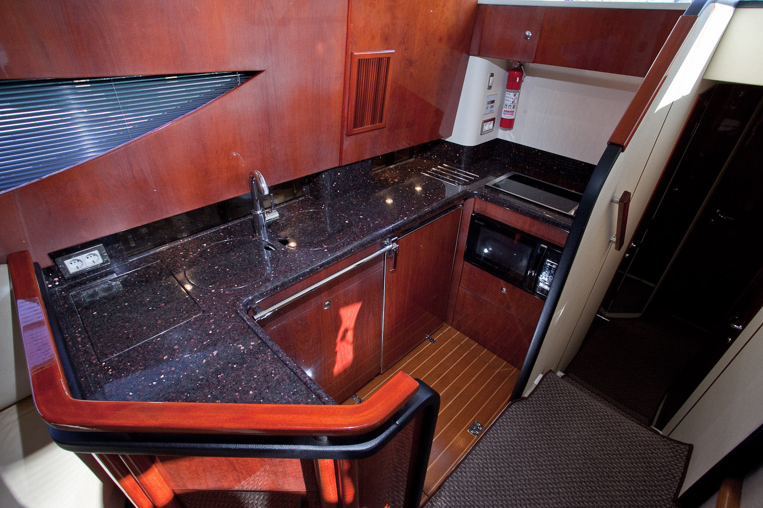 Fairline Phantom 46 | Интерьер 31