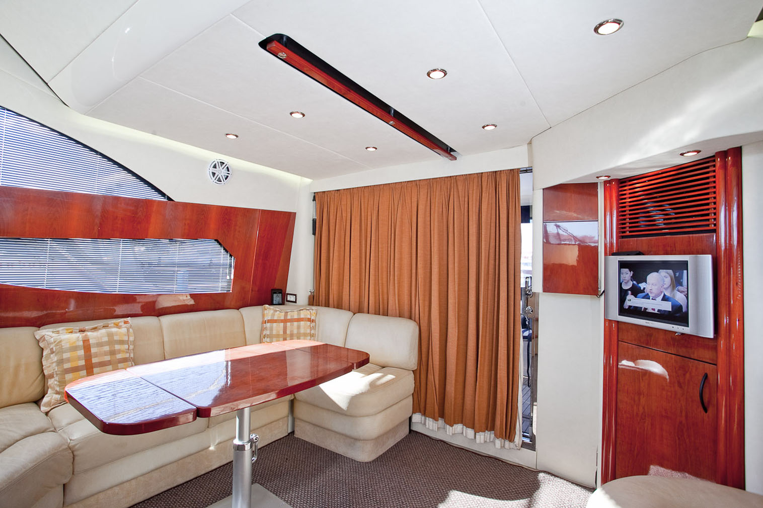 Fairline Phantom 46 | Интерьер 25