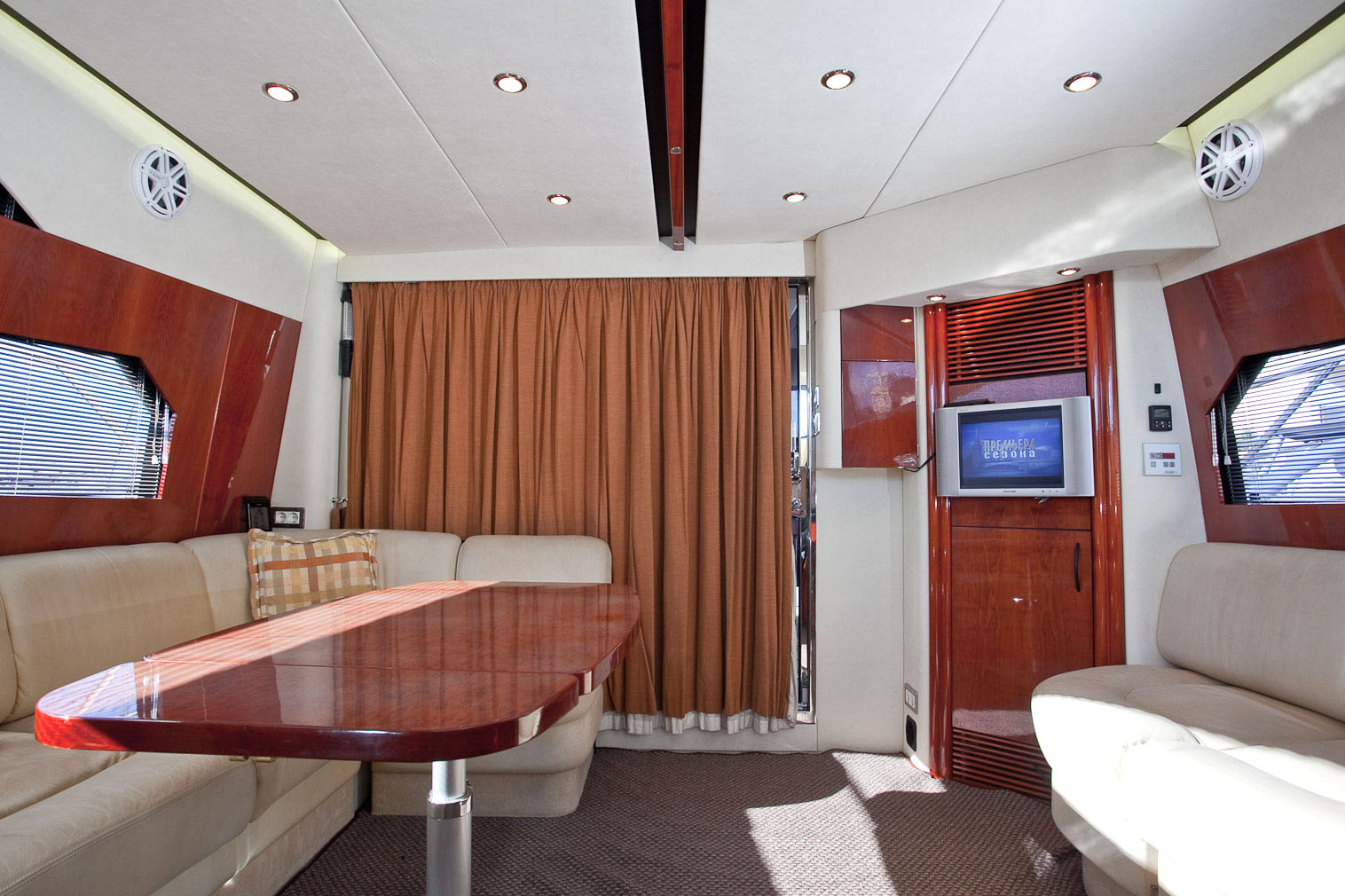 Fairline Phantom 46 | Интерьер 26