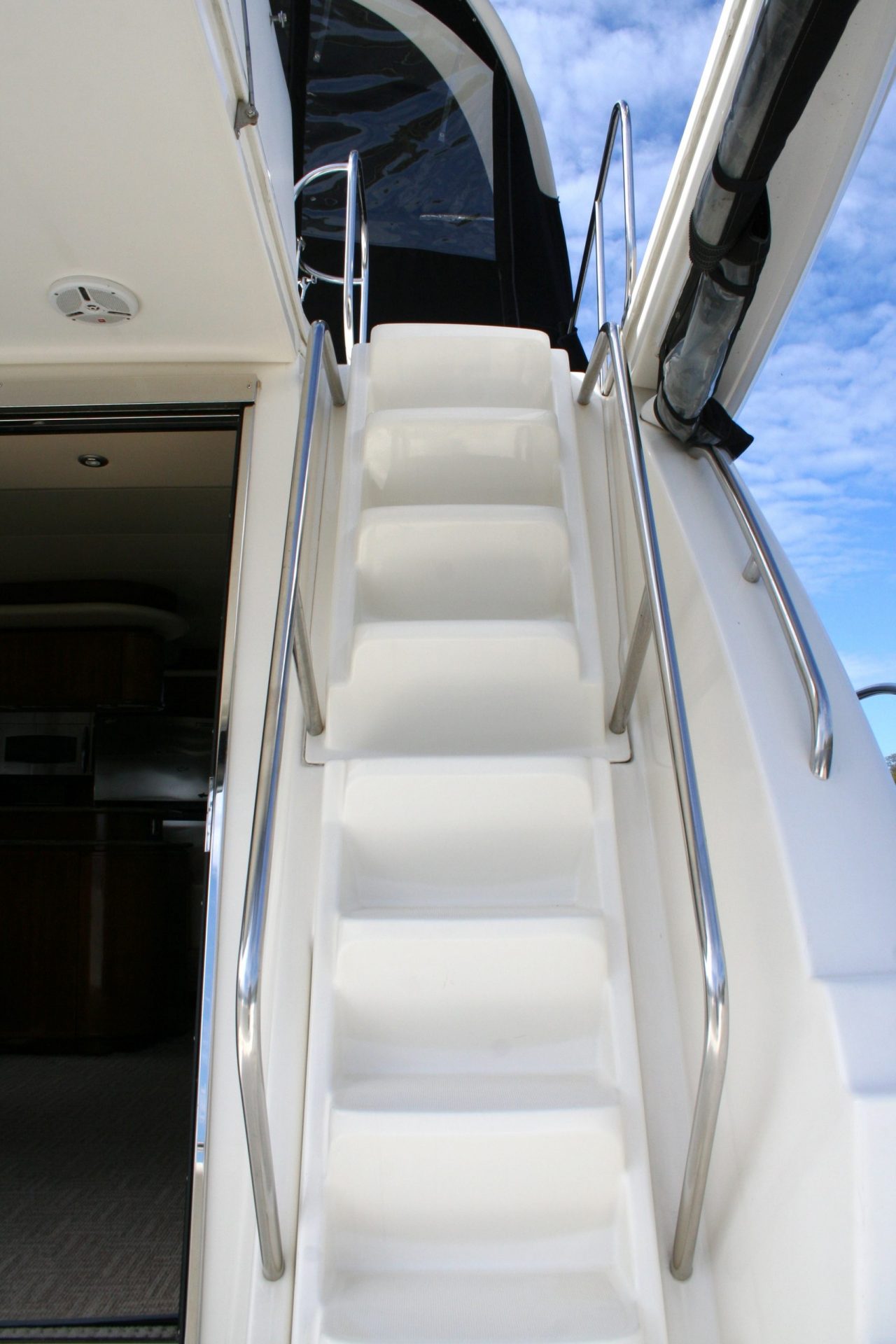 Meridian 580 | Интерьер 3