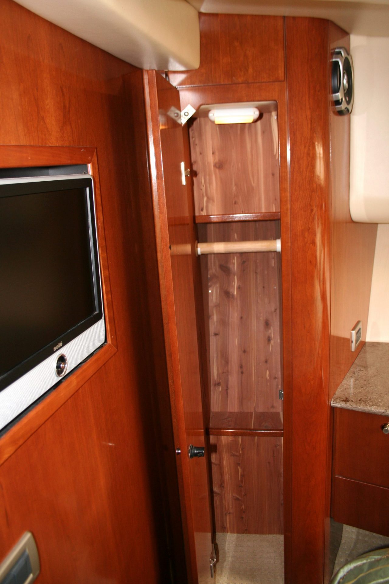 Meridian 580 | Интерьер 46