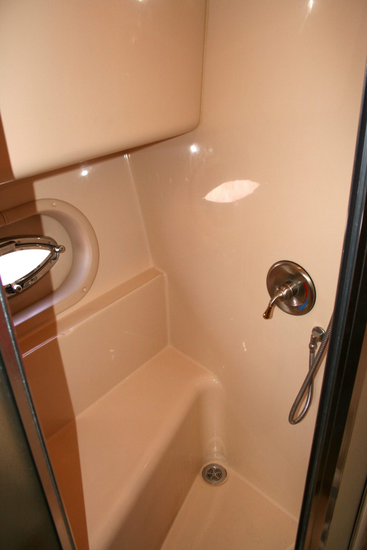 Meridian 580 | Интерьер 53