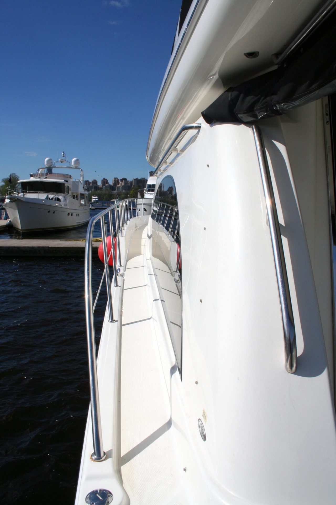 Meridian 580 | Экстерьер 12