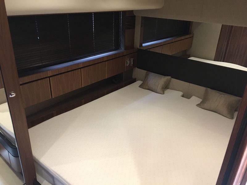 Fairline Squadron 65 | Интерьер 45