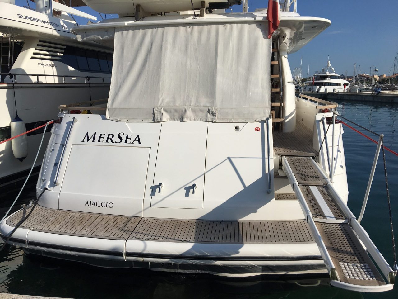 Fairline Squadron 68 | Экстерьер 3