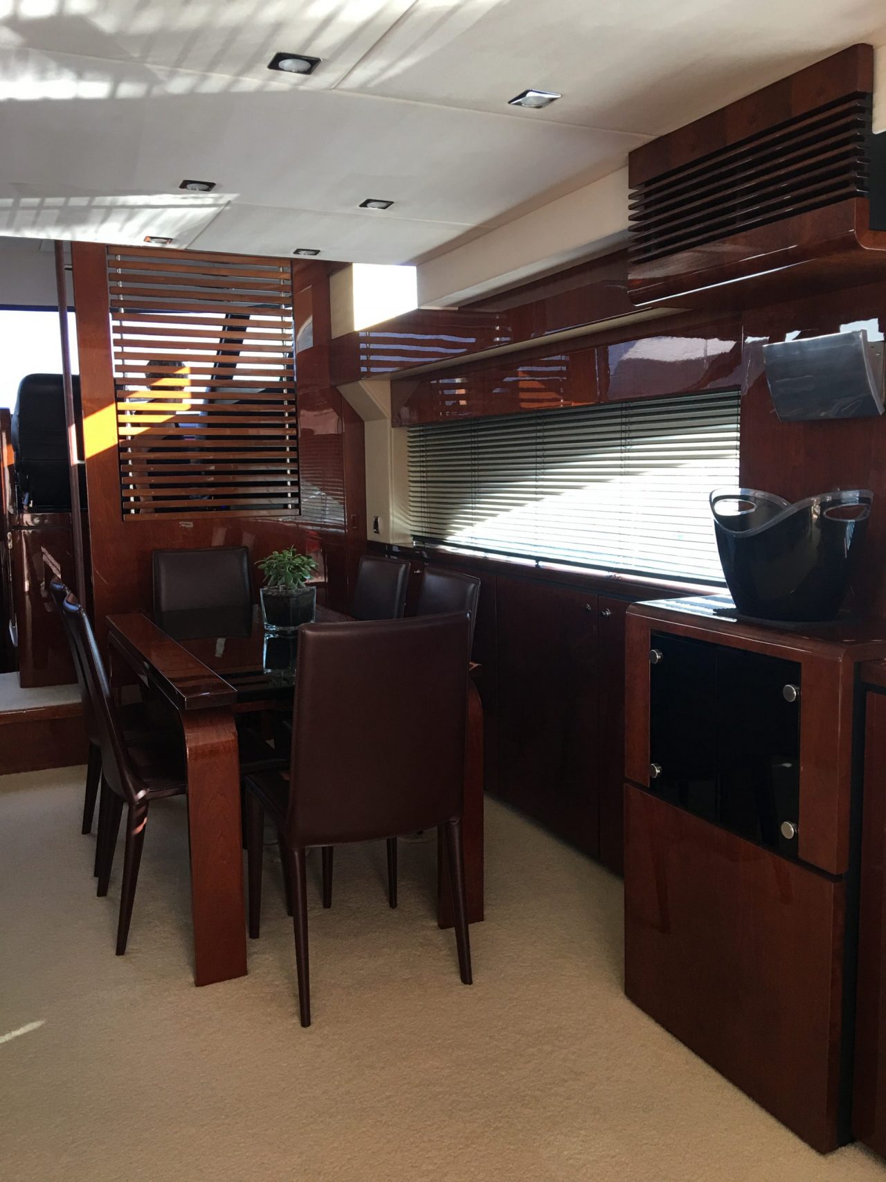 Fairline Squadron 68 | Интерьер 16