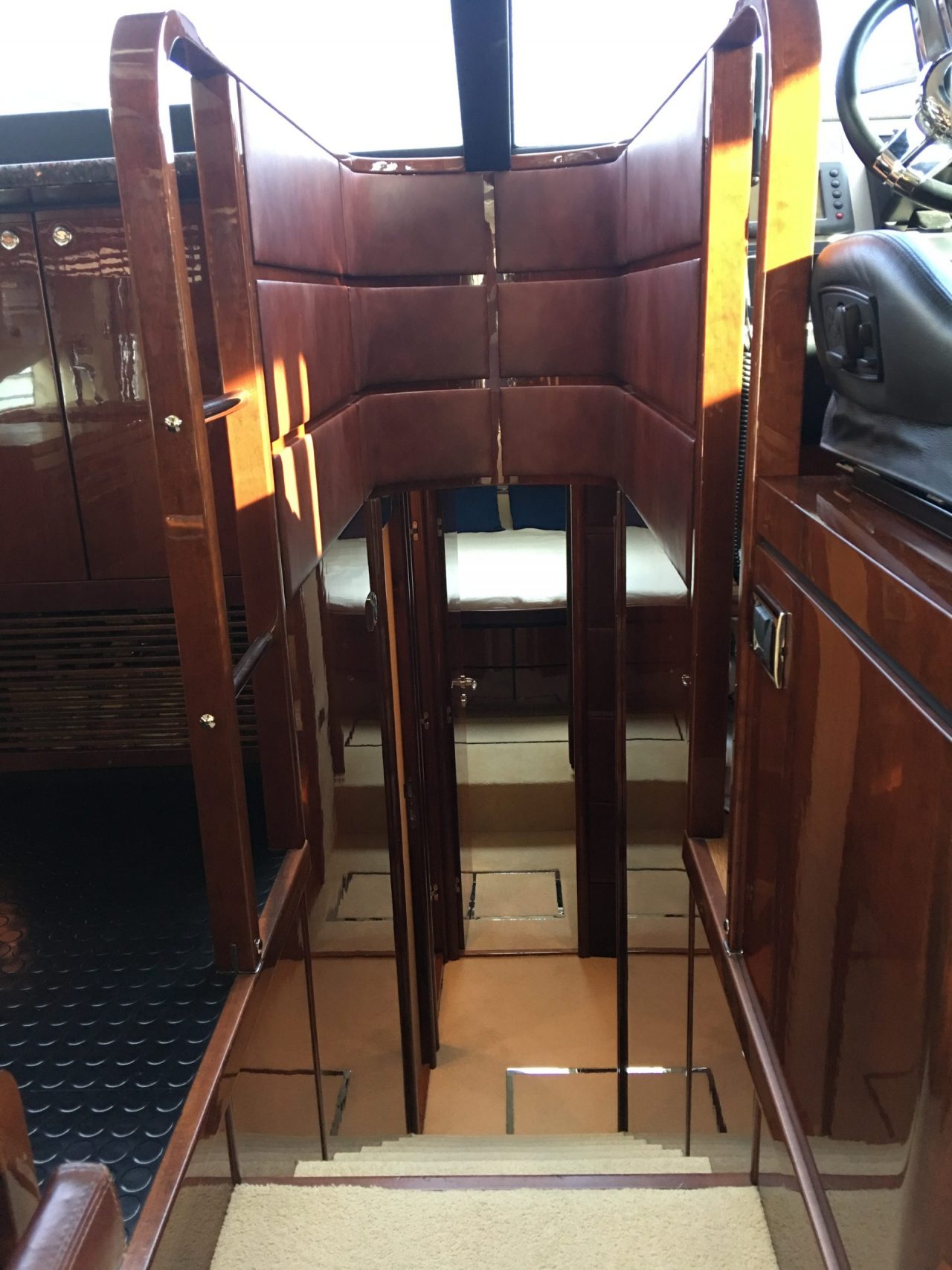 Fairline Squadron 68 | Интерьер 32