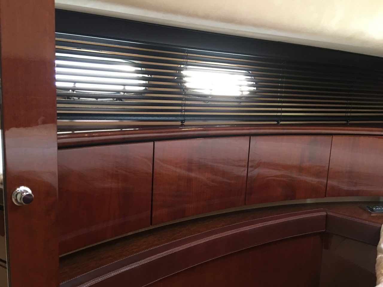 Fairline Squadron 68 | Интерьер 39