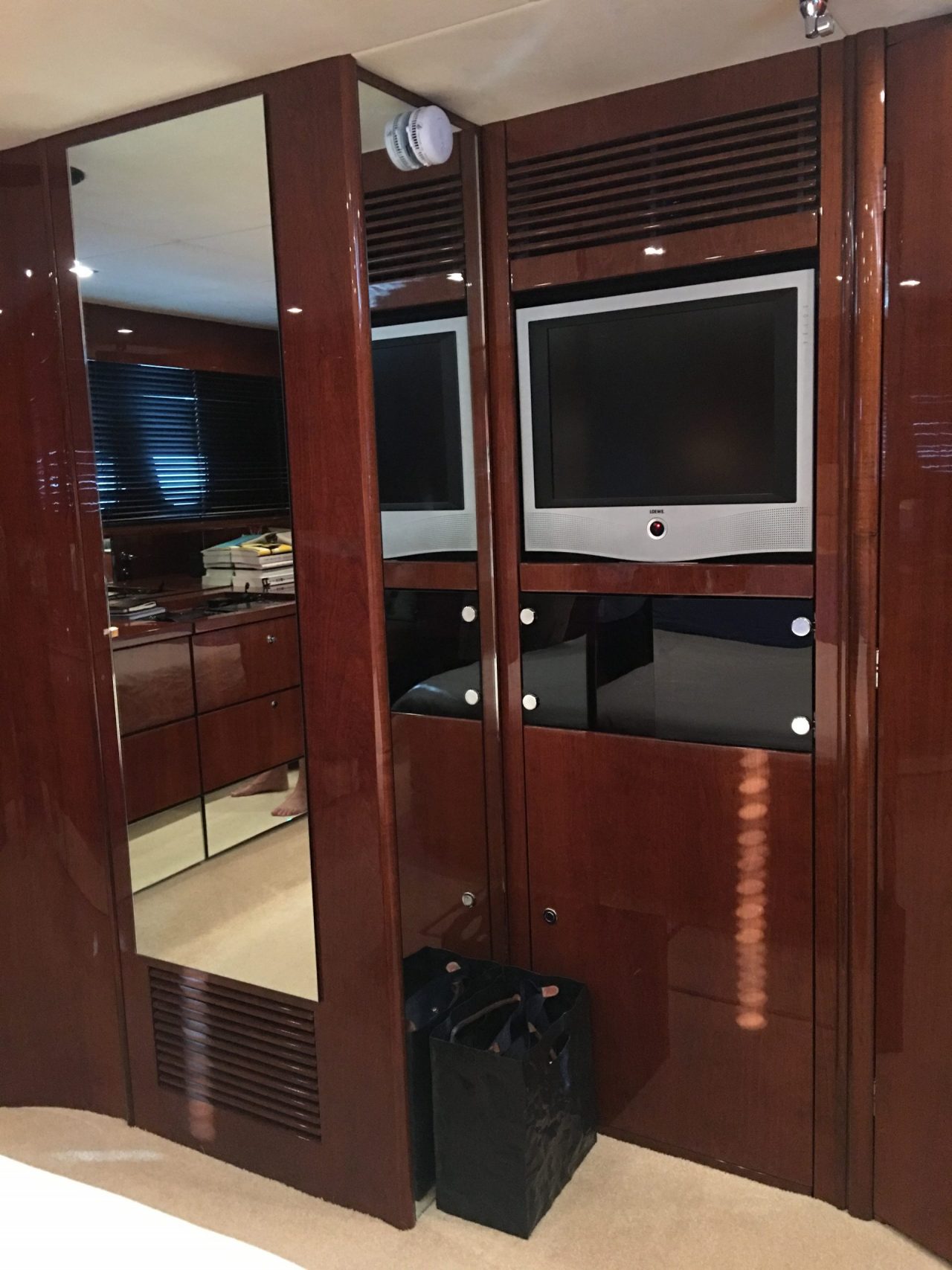 Fairline Squadron 68 | Интерьер 47