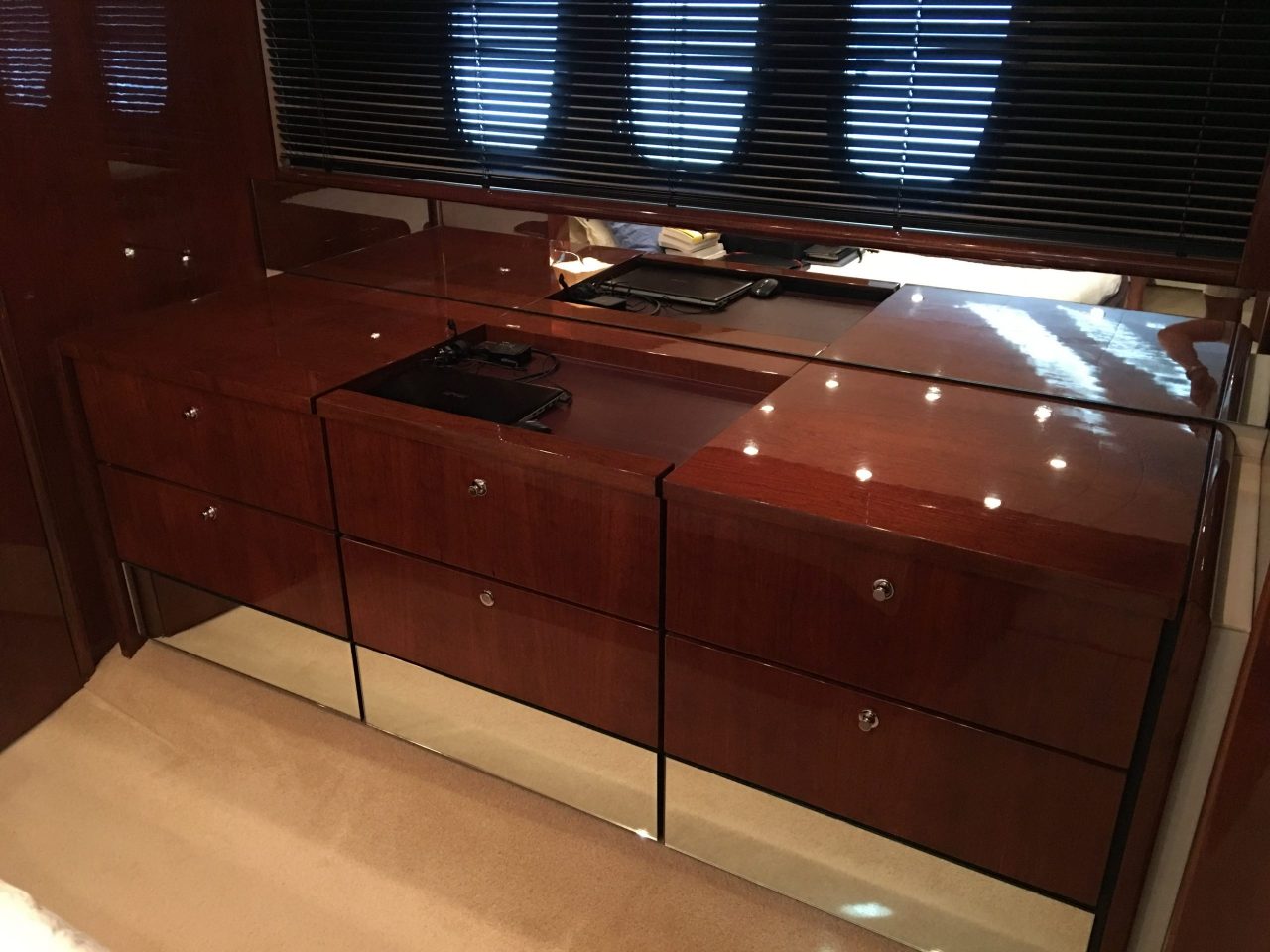 Fairline Squadron 68 | Интерьер 53