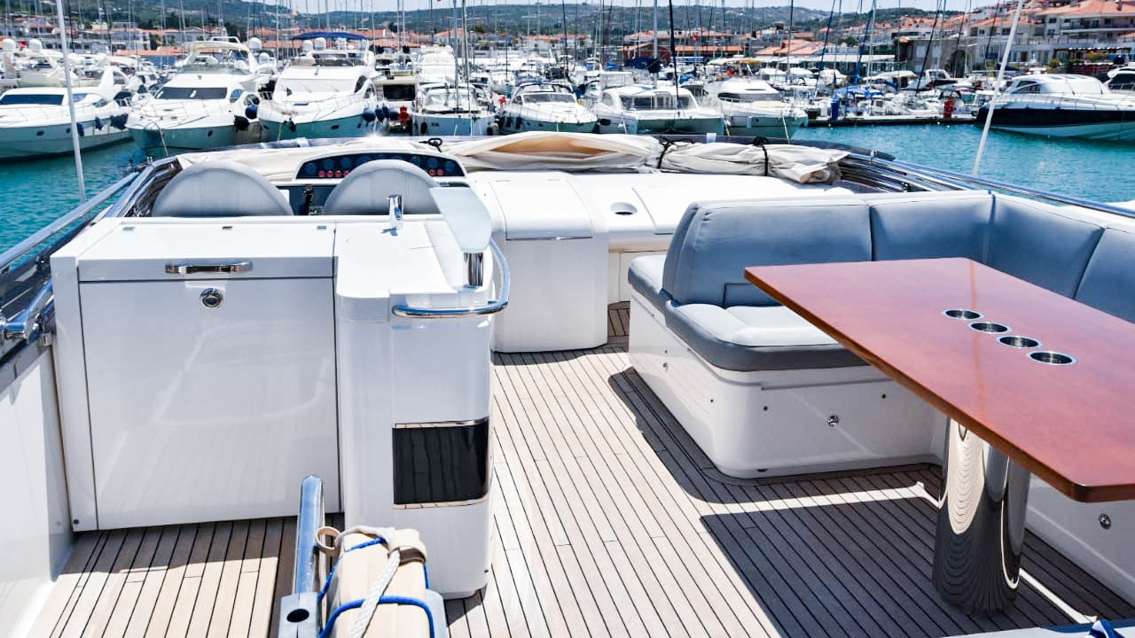 Брокеражная яхта Princess 64 2012