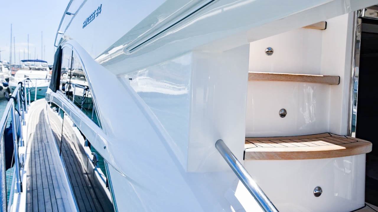 Брокеражная яхта Princess 64 2012