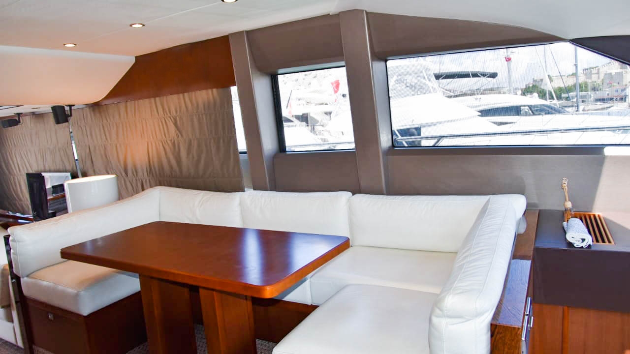 Princess 64 | Интерьер 1