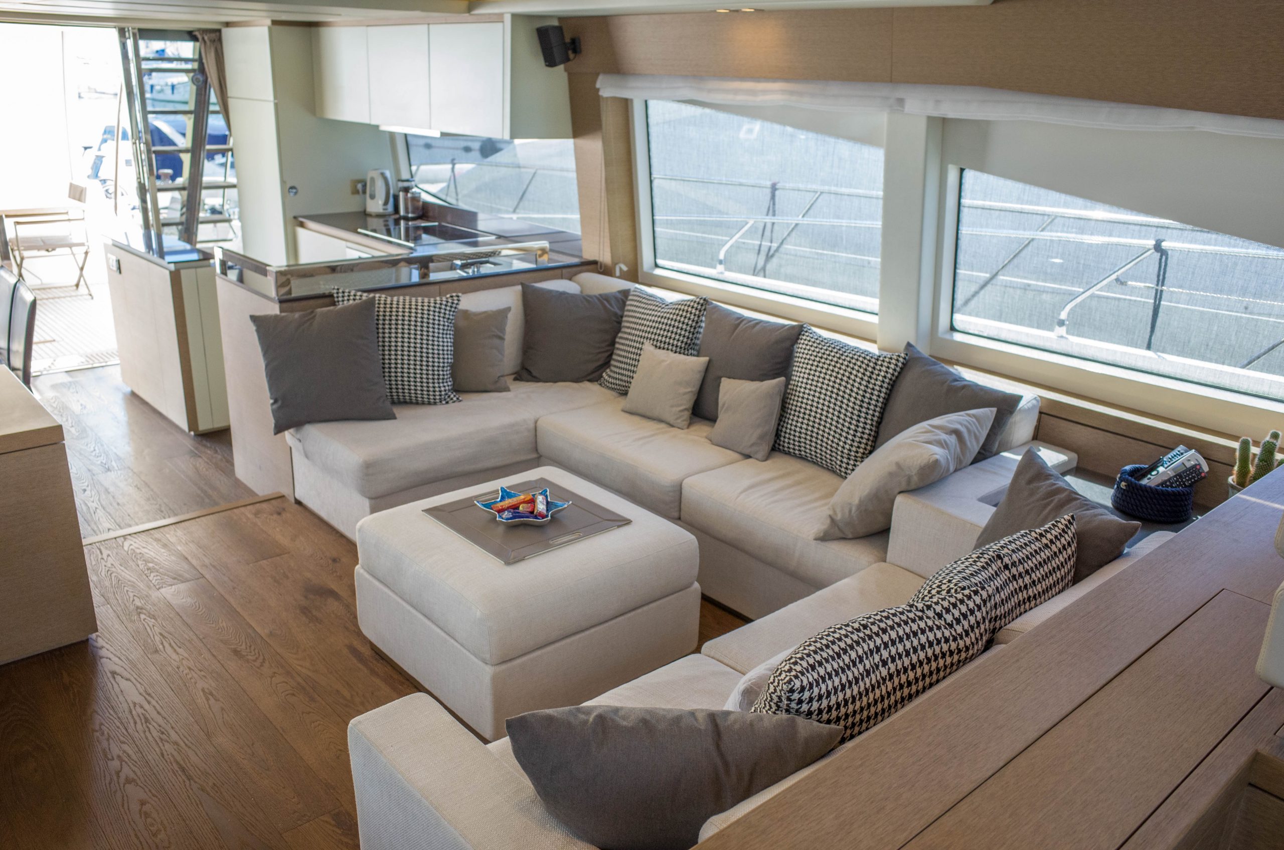 Prestige 750 | Интерьер 11