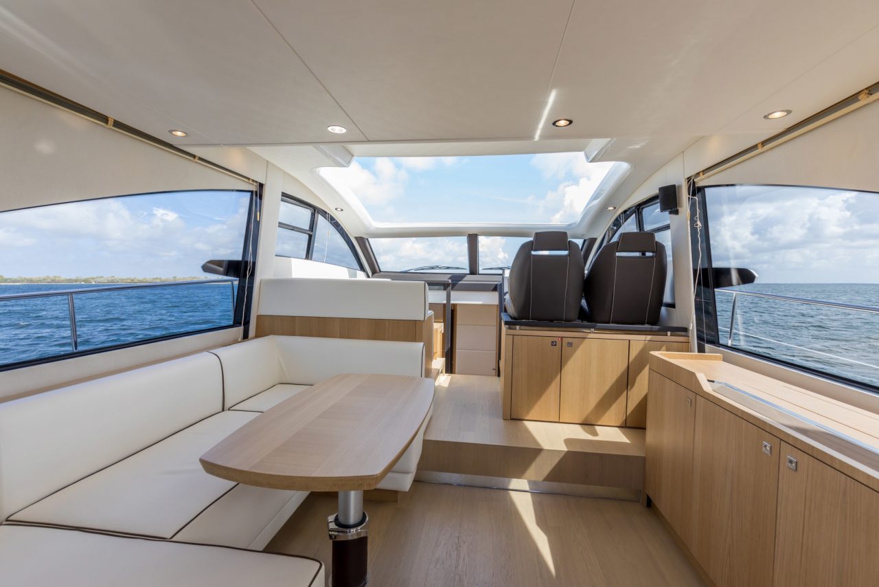 Fairline Targa 48 GT | Интерьер 14