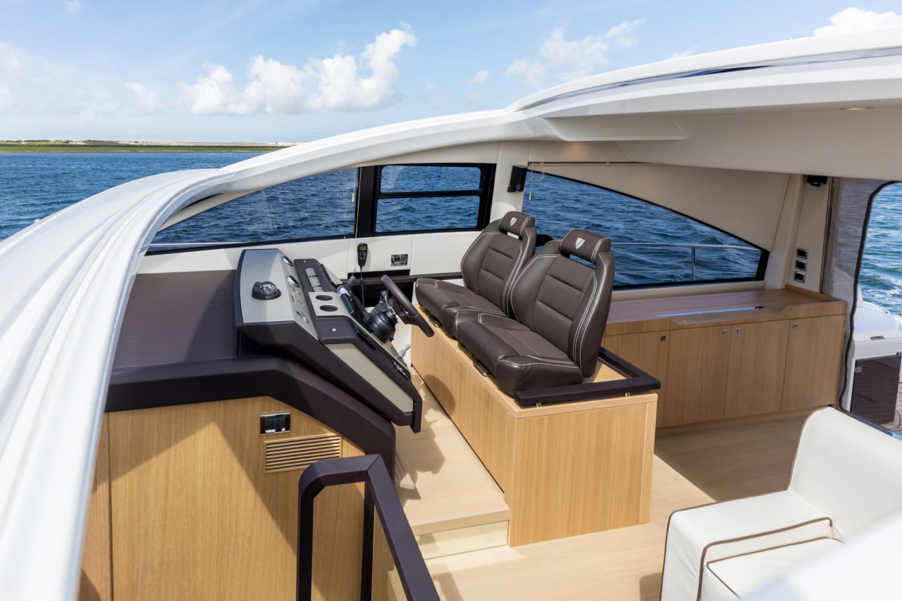 Fairline Targa 48 GT | Интерьер 1